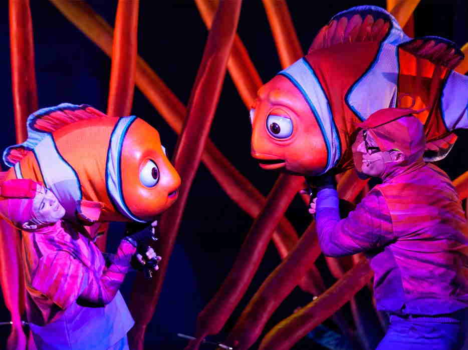 Nemo y padre marionetas cantando