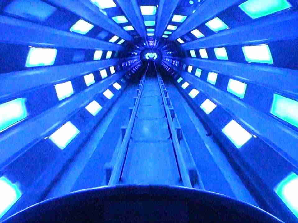 Tunel de salida de la space mountain