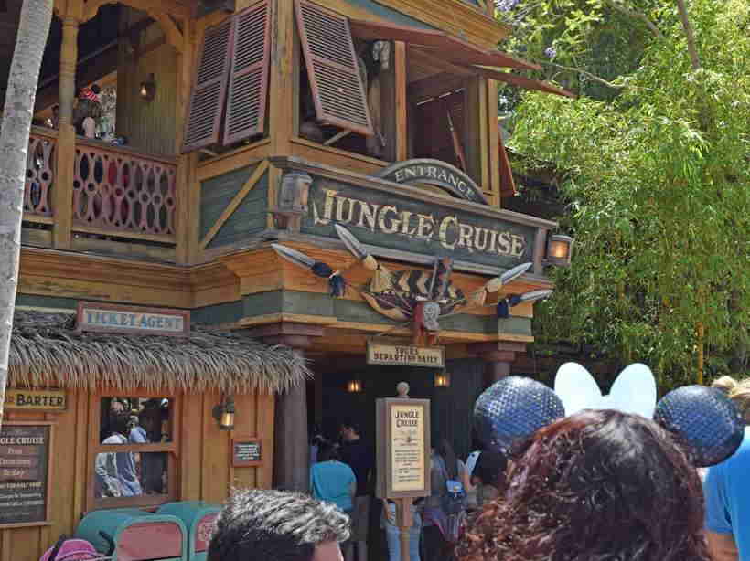 entrada a la atraccion Jungle curise magic kingdom