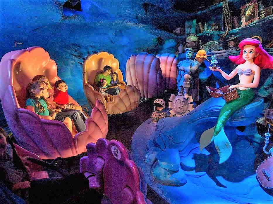 Los carros de la atracción de Ariel en Magic Kingdom