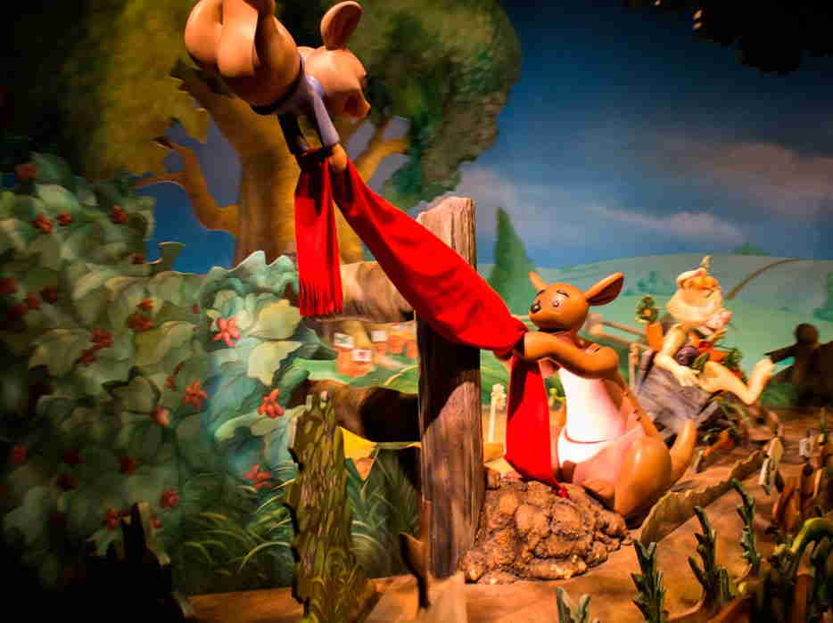 Personajes volando por el viento de la atraccion de winnie pooh magic kingdom
