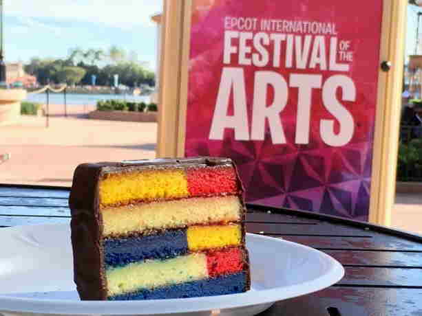 Porcion de pastel artistico del Festival de Artes de EPCOT